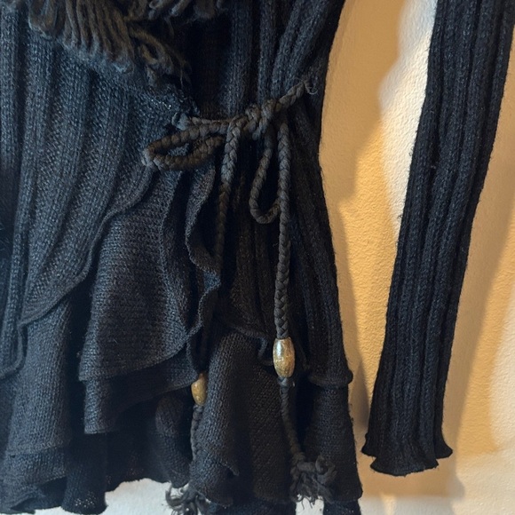 Elegant Black Knit Cardigan with Fur Trim - Picture 5 of 10